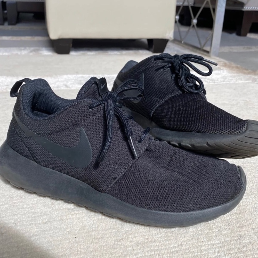 Womens Nike roshe one sneakers